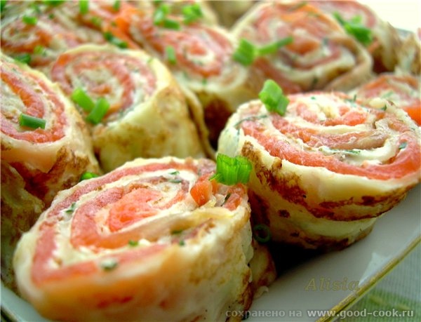 Блинные роллы с лососем и крем-сыром
