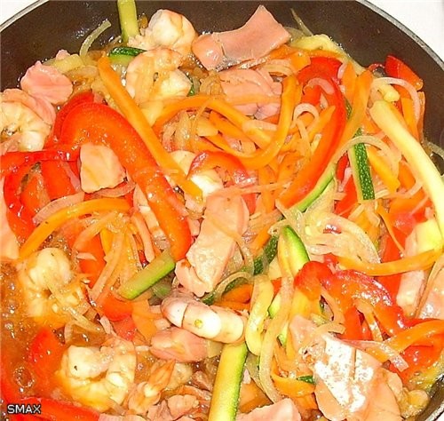 Лапша с овощами и морепродуктами Состав на 4 порции: Лапша удон 0,3кг ; тигровые креветки 0,15кг ;... - 4