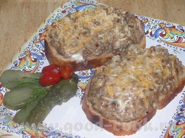 А я таки сделала ГРЕНКИ С МЯСОМ (всё по рецепту, только сверху ещё сыр натёрла)