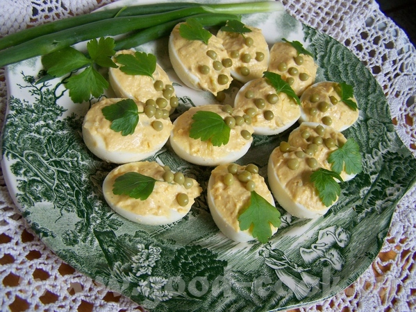 Яички с майонезом и чесночком