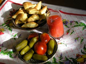 Томатный сок на зиму к мантам, самсе, да и просто деликатес Спелые мясистые помидоры килограммов 10...