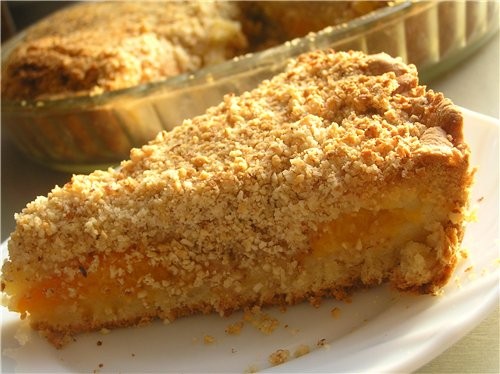 Быстрый пирог с миндалем и абрикосами