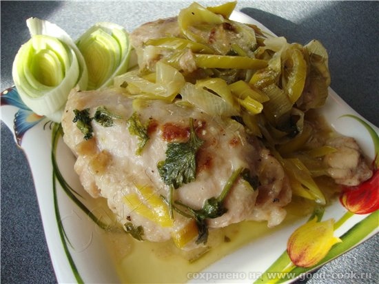 19/100 рецептов из курицы Курица с луком пореем кусочки курицы лук порей петрушка 2 зубчика чеснока...