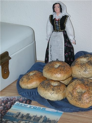 Поскольку к пирогам ето явно не относится - поставлю сюда BAGELS