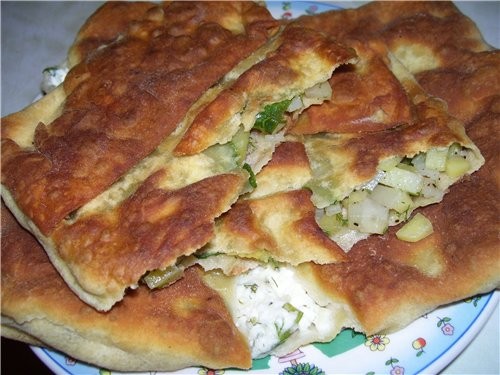 Каждую часть теста раскатываем тонко(2мм) Ложим начинку и на сковороду(жарить на масле) Жарить необ... - 4