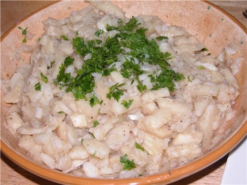 и салаты, и пирожки, и курочак екзотическая и "Нежныи", ну махлябие мы уже давно любим и кролик - у...