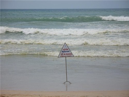 море на пляже Ката отлично подходит для занятий всевозможными видами спорта,мы катались на скутере(...