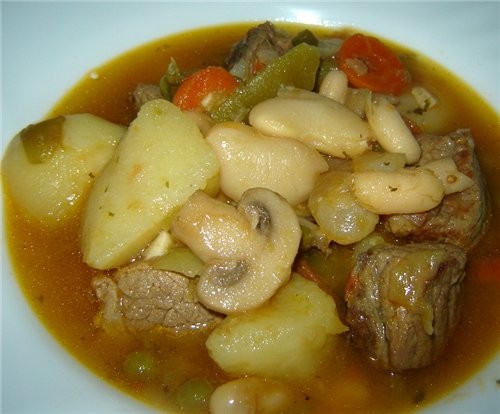 Мясная солянка PUCHERO DE TERNERA 90% рецептов мясных солянок по-испански начинаются так: в кастрюл...