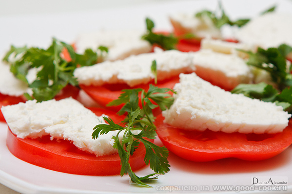 Закуска с адыгейским сыром и кинзой