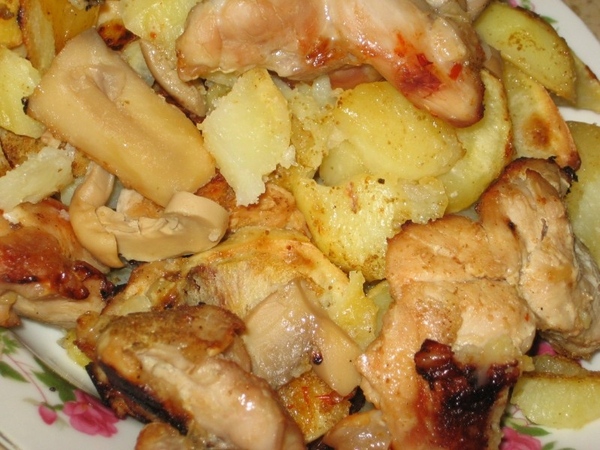 Индюшка с картошкой и грибами под соусом чили - 2