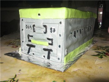 Для мужа на работу торт-аккумулятор: Девочки