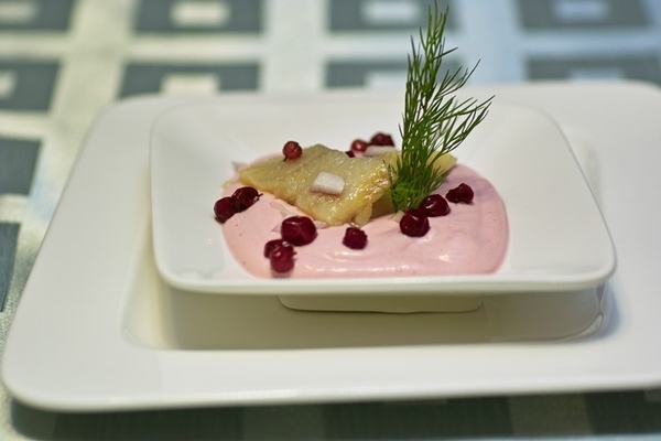 Сельдь с брусникой