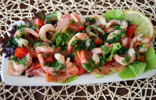 Вот парочка вкусных и простых в приготовлении салатиков