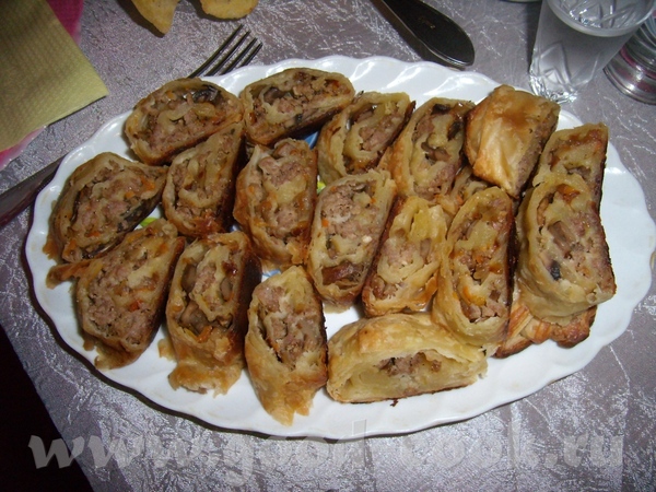 Салат "Ромашка" от Ларисы Larissa1312 Рулет из слоеного теста с мясным фаршем и овощами - 2