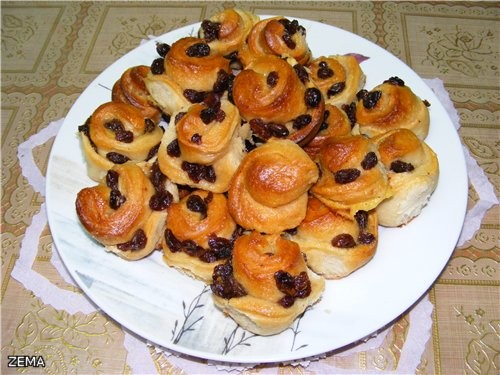 БУЛОЧКИ С ИЗЮМОМ И ОРЕШКАМИ - 2