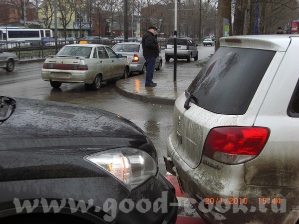 В нас один козЕл въехал в зад на красном светофоре