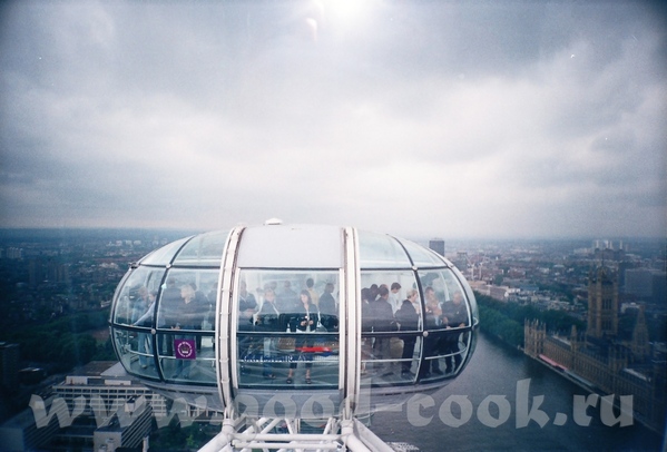 естественно, следующим этапом был "полет" на London Eye загрузились мы в такую вот кабинку и "полет... - 2