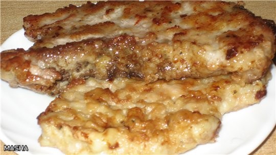 ОТБИВНЫЕ ИЗ СВИНИНЫ Мякоть свинины 2яйца мука соль, перец Мясо порезать на порционные кусочки, силь...