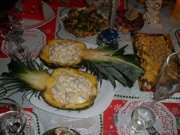 салат с ананасом