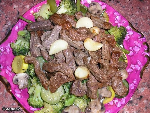 Обещалась я вам, девулечки, принести мясо, вот, угощайтесь: ГОВЯДИНА НА ОВОЩНОЙ "ПОДУШКЕ" : "Подуше... - 2