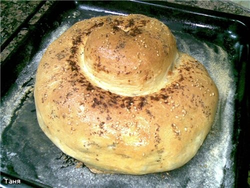 Хлебный кругляш с сыром и оливками