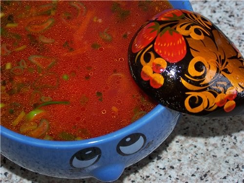 А у нас сегодня на обед был борщ и салат по типу "Оливье" с мясом и различной свежей зеленью(укроп,...