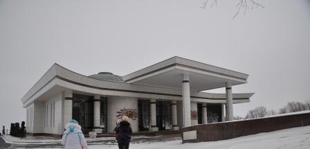 каток елочка переговорный павильон, где проходил саммит 2 года назад мазайка на павильоне вот такие... - 3