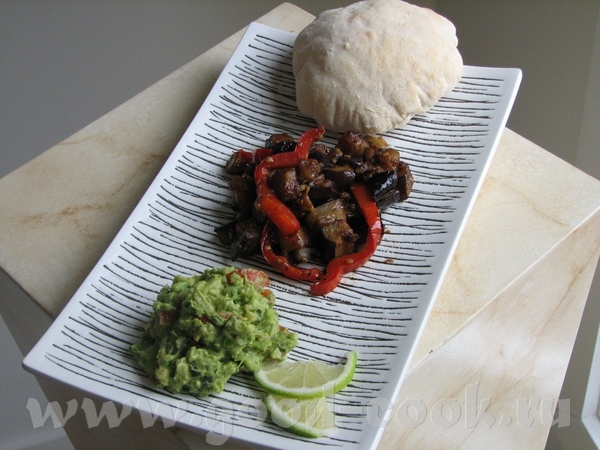 Спасибо Инночке за наш быстрый и вкусный ланч из Гуакамоле , Баклажаны с чесноком по-китайски ,ну и...