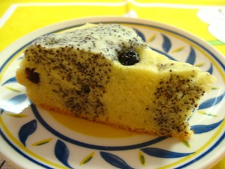 Несложный в приготовлении, эффектный и вкусный Вишневый кекс с маком рецепт 200 г слив - 2