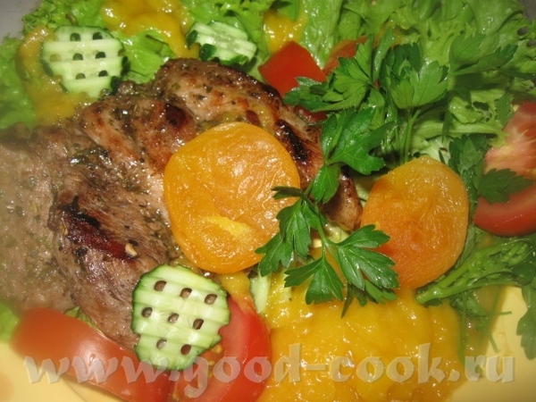 Готовое мясо подаем с соусом, курагой и овощами - 2
