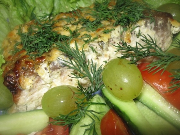 КАРП, ЗАПЕЧЕННЫЙ ПОД ОГУРЕЧНЫМ СОУСОМ Сочная вкусная рыбка, готовится быстро