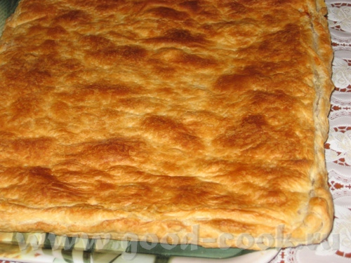 Самый простой пирог из готового слоенного теста, мяса, картошки, лука и специй - 2