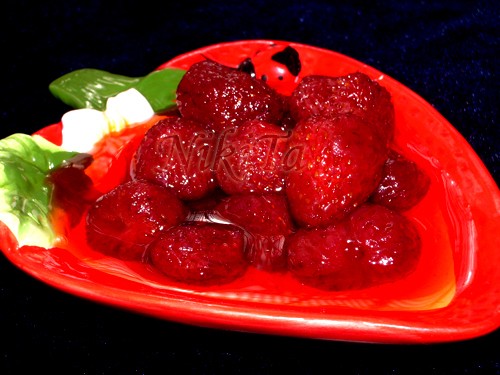 Пьяное такое варенье)довольно необычно-но вкусно)рецепт был выложен в нете без автора