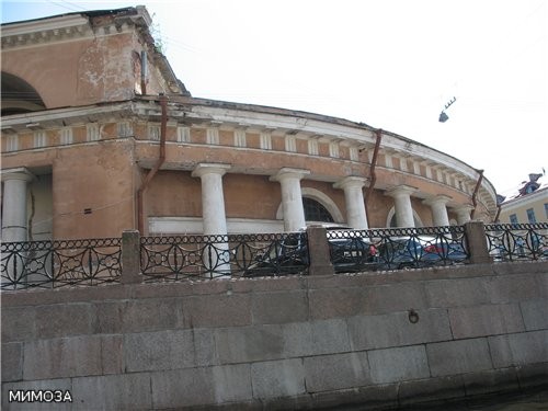 В начале XVIII века в этом районе располагались Немецкая и Греческая слободы