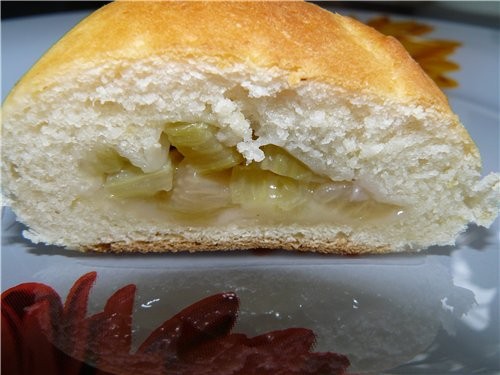 Пирожки с ревенем из твооржного теста
