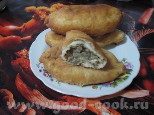 Еще вот такие бутербродики с авокадо и рыбкой: и пирожки с мяском и лучком: уффф - 2