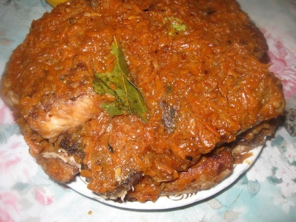 ЖАРЕНЫЙ КАРП ПОД ОВОЩНОЙ ПОДЛИВОЙ Сочная вкусная рыбка с подливой из лука, моркови и томатного соус...