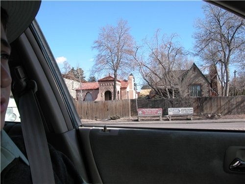 Домики по разным сторонам дороги - 6