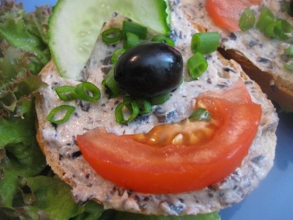 СЕЛЕДОЧНО - ОЛИВКОВОЕ МАСЛО ДЛЯ БУТЕРБРОДОВ Вкусная закуска для бутербродов, в меру солененькая с о...