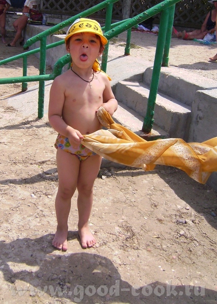 Жужа на пляже: Это типа я сама - вид сзаду)))