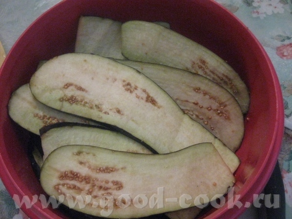 ЗАКУСОЧНЫЕ РУЛЕТИКИ ИЗ БАКЛАЖАНОВ С МЯГКИМ СЫРОМ И ЧЕСНОКОМ Баклажаны очень хорошо сочетаются с сыр... - 4