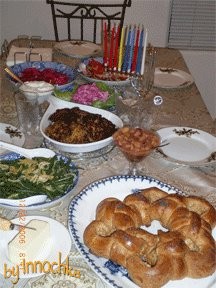 а ето наш ханукальныи ужин: латкес, медовая хала, салат из свёклы от SeraFima, гурииская капуста, с...