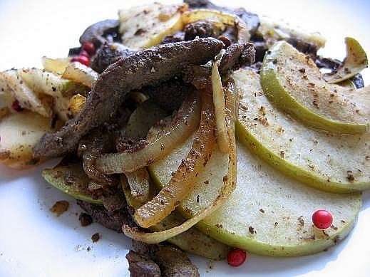 Говяжья печень с яблоками от Tet с кукинга,слова автора На 6 порций: 6 кусков говяжьей (а лучше тел...