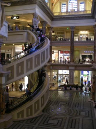 Один из самых красивых отелей в Вегасе, на мой взгляд, безусовно Ceasar palace Он протягивается на... - 8
