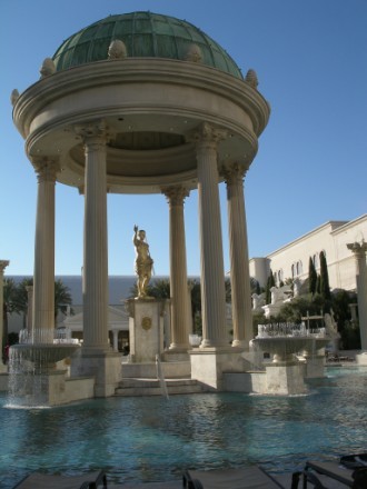 Один из самых красивых отелей в Вегасе, на мой взгляд, безусовно Ceasar palace Он протягивается на... - 3