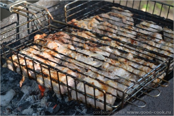МЯСО, ПРИГОТОВЛЕННОЕ НА РЕШЁТКЕ, В КЕФИРНО-ЛУКОВОМ МАРИНАДЕ