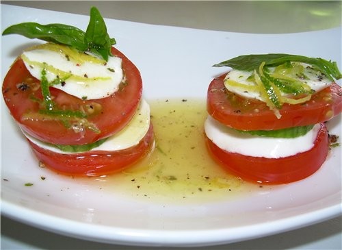 Салат« Этаж» из садовых овощей Пицца куриная с овечьим сыром и сладкими перцами Китайский суп со Шп...