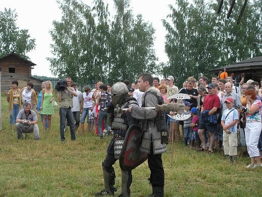 Можно было попробовать много блюд из огурцов, обычные малосольные, начиненные разными начинками - 3