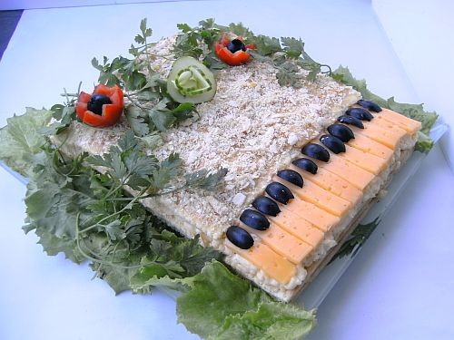 Закусочный торт - "Рояль в кусиах"