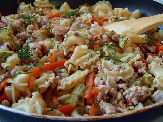 Макароны по-флотски с овощами 300 г макаронных изделий 400 г куринного фарша(или другого) 1 небольш...